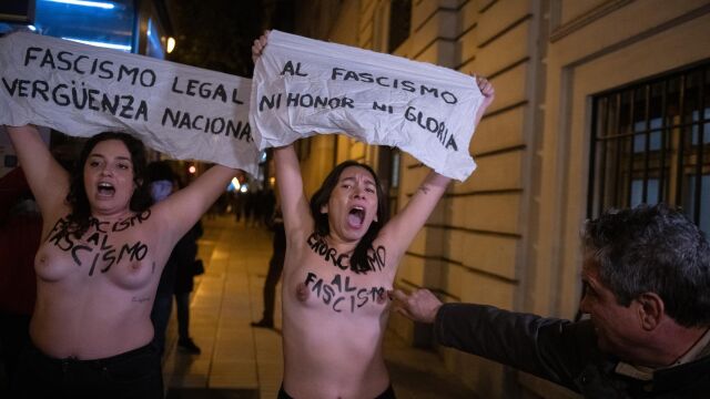 Sucesos.- Detenido el presunto agresor de las activistas de Femen que se concentraban contra una misa por Franco