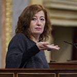 La presidenta del Congreso, Francina Armengol al inicio del pleno del Congreso celebrado este jueves. 
