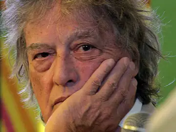 Britain Obit Tom Stoppard FILE - British play writer Tom Stoppard listens at a session at the Jaipur Literature Festival, in the western Indian state of Rajasthan, India, Monday, Jan. 23, 2012. (AP Photo/Manish Swarup, File)