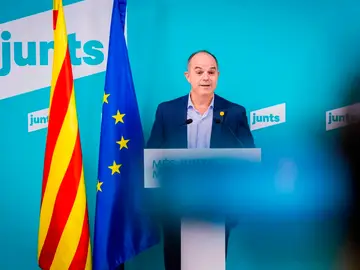 Turull responde a Feijóo: "No debe pedir ayuda a los empresarios, debe pedir perdón" GRAFCAT5157. BARCELONA, 29/11/2025.-El secretario general de JxCat, Jordi Turull, durante el Consell Nacional del partido celebrado este sábado en el que ha asegurado que el presidente del PP, Alberto Núñez Feijóo, no debe "pedir ayuda a los empresarios" para que Junts apoye una moción de censura contra Pedro Sánchez, sino que debe "pedir perdón" por su "boicot" a la oficialidad del catalán en Europa. EFE/Junts SÓLO USO EDITORIAL/SOLO USO PERMITIDO PARA ILUSTRAR LA NOTICIA QUE APARECE EN EL P...