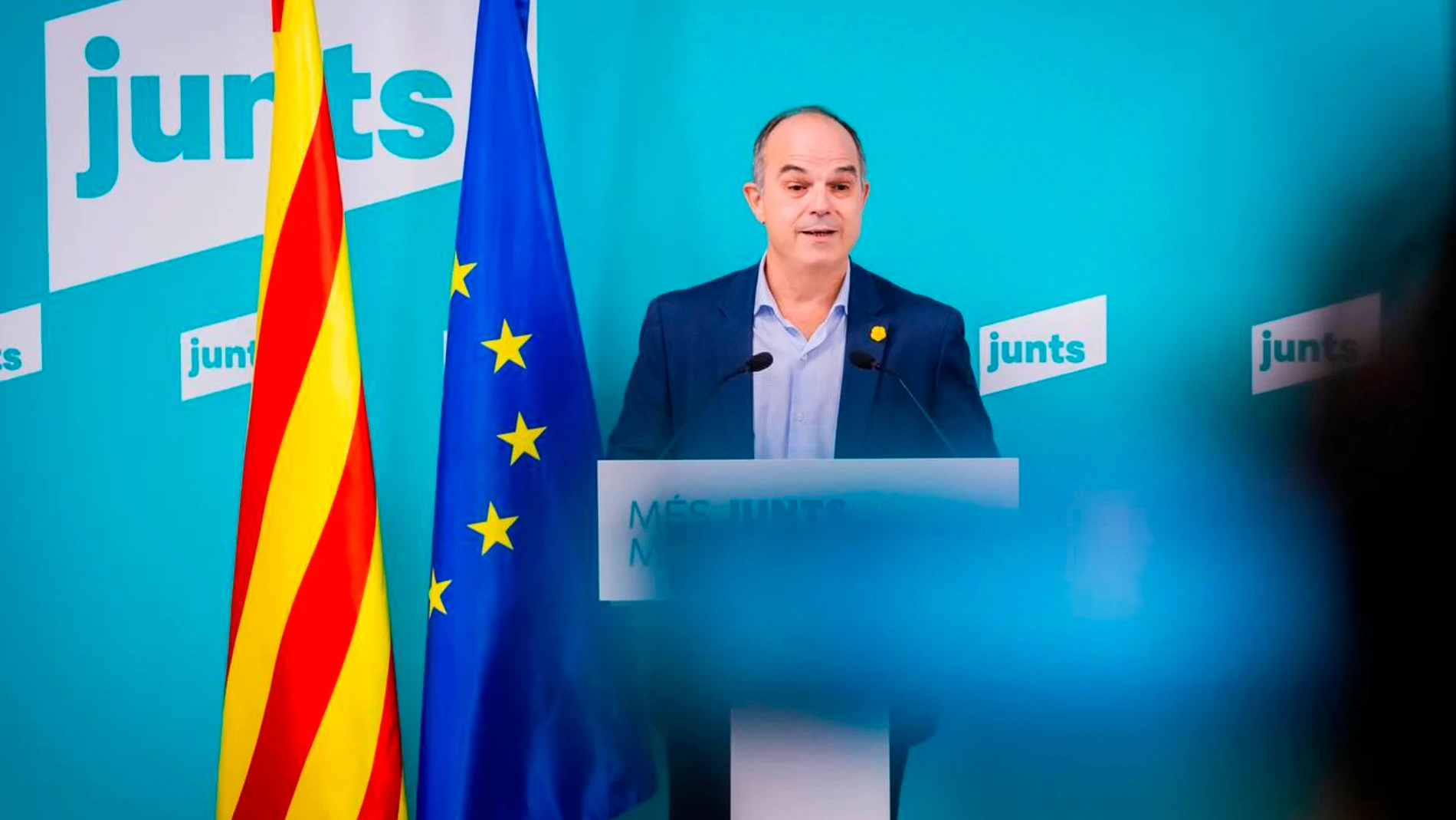 GRAFCAT5157. BARCELONA, 29/11/2025.-El secretario general de JxCat, Jordi Turull, durante el Consell Nacional del partido celebrado este sábado en el que ha asegurado que el presidente del PP, Alberto Núñez Feijóo, no debe "pedir ayuda a los empresarios" para que Junts apoye una moción de censura contra Pedro Sánchez, sino que debe "pedir perdón" por su "boicot" a la oficialidad del catalán en Europa. EFE/Junts SÓLO USO EDITORIAL/SOLO USO PERMITIDO PARA ILUSTRAR LA NOTICIA QUE APARECE EN EL P...
