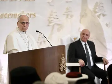 Pope Leo XIV visits Lebanon Beirut (Lebanon), 30/11/2025.- Pope Leo XIV (L), accompanied by Lebanese President Joseph Aoun (R), speaks during a meeting with authorities, civil society, and the diplomatic corps at the Presidential Palace in Beirut, Lebanon, 30 November 2025. Pope Leo XIV is on his first apostolic visit outside Italy since his election as pontiff. He visited Turkey from 27 November and continues his journey to Lebanon from 30 November until 02 December. (Papa, Italia, Líbano, Turquía) EFE/EPA/ALESSANDRO D...