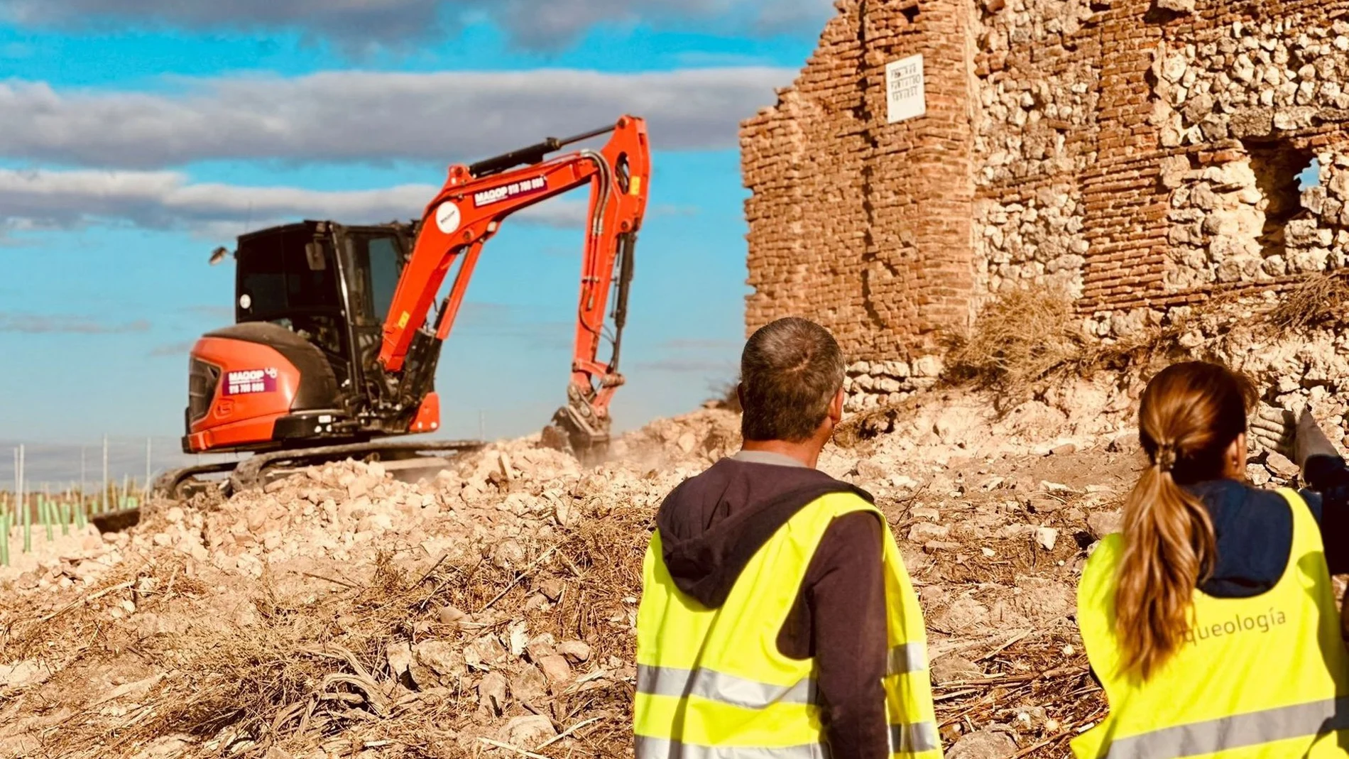 Los trabajos previos a la rehabilitación de la ermita de Vilches de Arganda del Rey avanzan tras 200 años de abandono