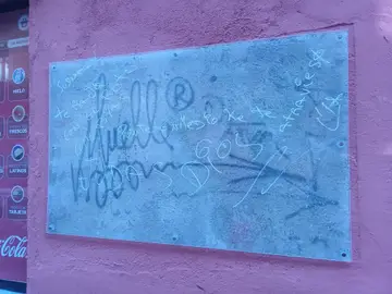 El legado de Muelle en la Cava Alta aparece vandalizado con pintadas Pintadas en la firma de Muelle de la Cava Alta EUROPA PRESS 28/11/2025