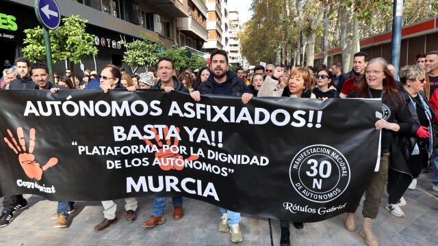 Manifestación convocada por la Plataforma por la Dignidad de los Autónomos, en Murcia