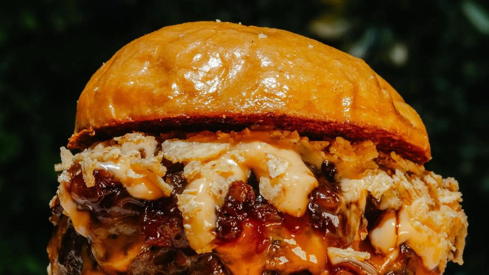 Hamburguesa Bacon lovers del Restaurante El Comienzo, mejor hambrguesa de España 2025