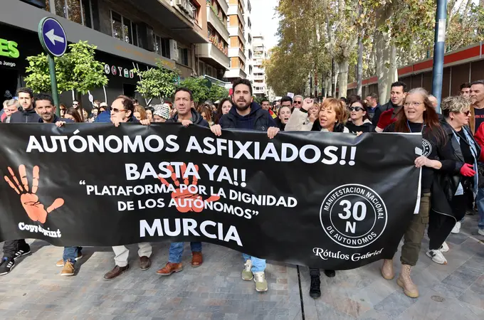 Miles de autónomos de toda España protestan por la Miles de autónomos de toda España protestan por la