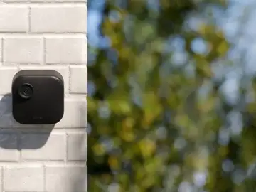 Una notificación puede marcar la diferencia: así funciona la cámara que detecta movimientos sospechosos Blink Outdoor 4