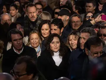 Ayuso afirma que ETA está "preparando su asalto al País Vasco y Navarra" mientras "sostiene" a Sánchez Ayuso afirma que ETA está "preparando su asalto al País Vasco y Navarra" mientras "sostiene" a Sánchez