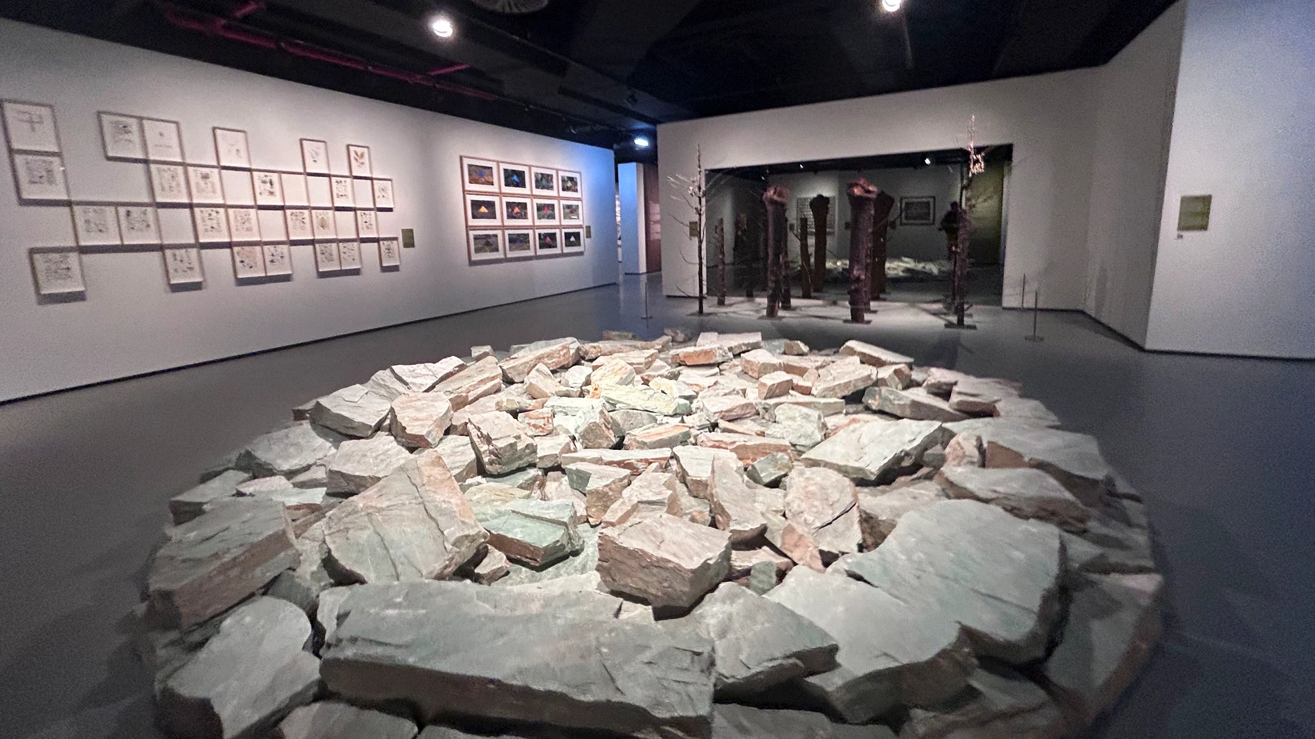 MORASVERDES (SALAMANCA), 30/11/2025.- El pequeño pueblo salmantino de Morasverdes se ha convertido en un punto de referencia del arte contemporáneo al cumplirse dos años de la apertura del centro de la Fundación María Cristina Masaveu Peterson (FMCMP), un espacio que fusiona arte y naturaleza y busca contribuir a dinamizar la zona. EFE/ JM García