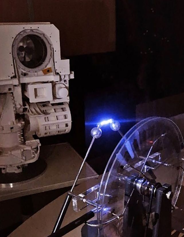 Réplica de la SuperCam del rover Perseverance de la NASA
