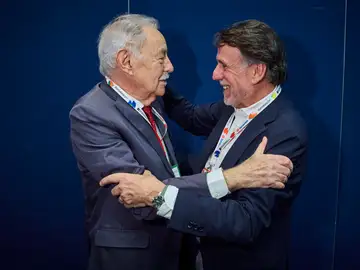Feria Internacional del Libro de Guadalajara (FIL). Eduardo Mendoza y José Creuheras © Alberto R. Roldán / Dia Feria Internacional del Libro de Guadalajara (FIL). Eduardo Mendoza y José Creuheras © Alberto R. Roldán / Diario La Razón. 30 11 2025
