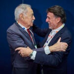 Feria Internacional del Libro de Guadalajara (FIL). Eduardo Mendoza y Jos&eacute; Creuheras &copy; Alberto R. Rold&aacute;n / Dia