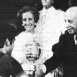 Franco entrega la Copa del Generalísimo al Barça