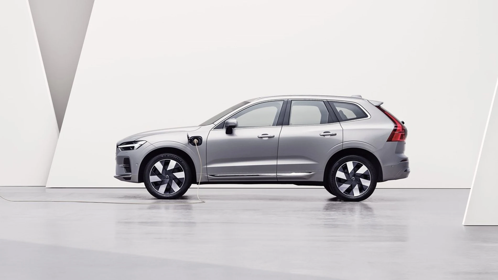 El Volvo XC60 sube un escalón con sus híbridos enchufables