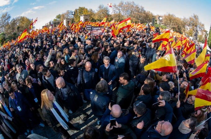 Sánchez, hasta el sol se te ha vuelto facha