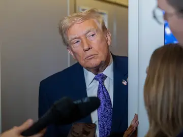 Trump President Donald Trump speaks with reporters while in flight on Air Force One from his Mar-a-Lago estate in Palm Beach, Fla., to Joint Base Andrews, Sunday, Nov. 30, 2025. (AP Photo/Alex Brandon)