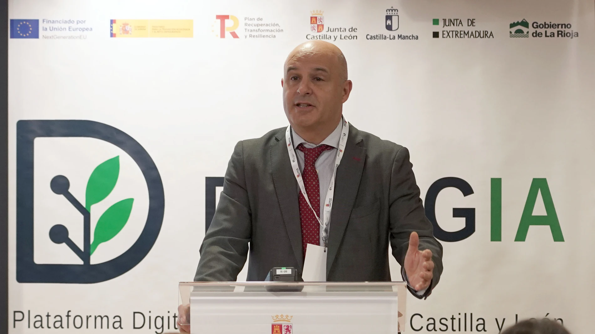El viceconsejero de Política Comunitaria y Desarrollo Rural, Jorge Llorente, presenta la plataforma Datagia