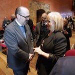 La consejera Leticia García conversa con el alcalde de Ponferrada, Marco Morala