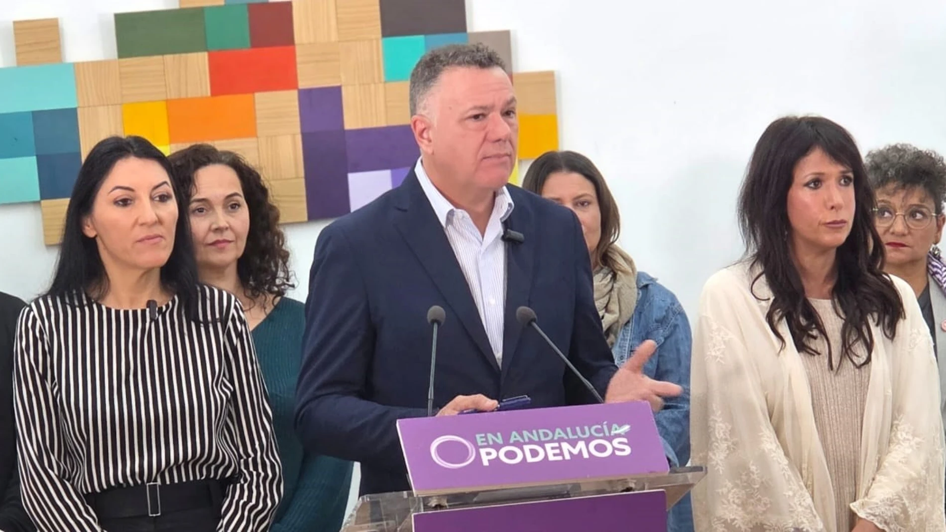 El parlamentario andaluz Juan Antonio Delgado ofrece una rueda de prensa en la sede de Podemos Andalucía tras ser elegido en primarias como candidato del partido a la Junta en las elecciones autonómicas de 2026.REMITIDA / HANDOUT por PODEMOS ANDALUCÍAFotografía remitida a medios de comunicación exclusivamente para ilustrar la noticia a la que hace referencia la imagen, y citando la procedencia de la imagen en la firma01/12/2025