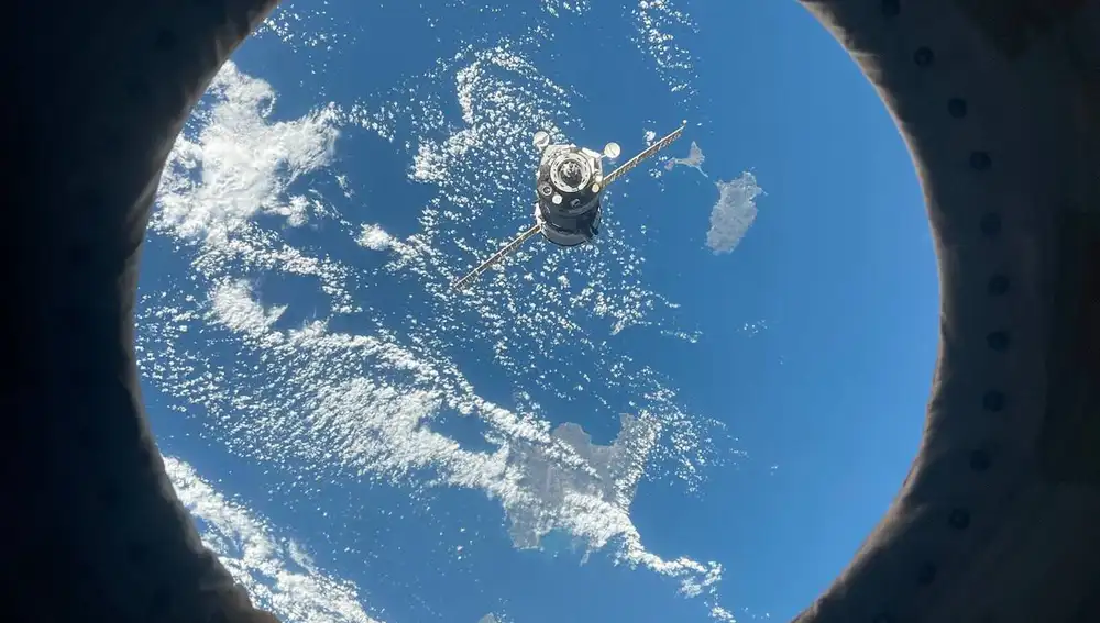 Soyuz MS-28, acercándose a la Estación Espacial Internacional.