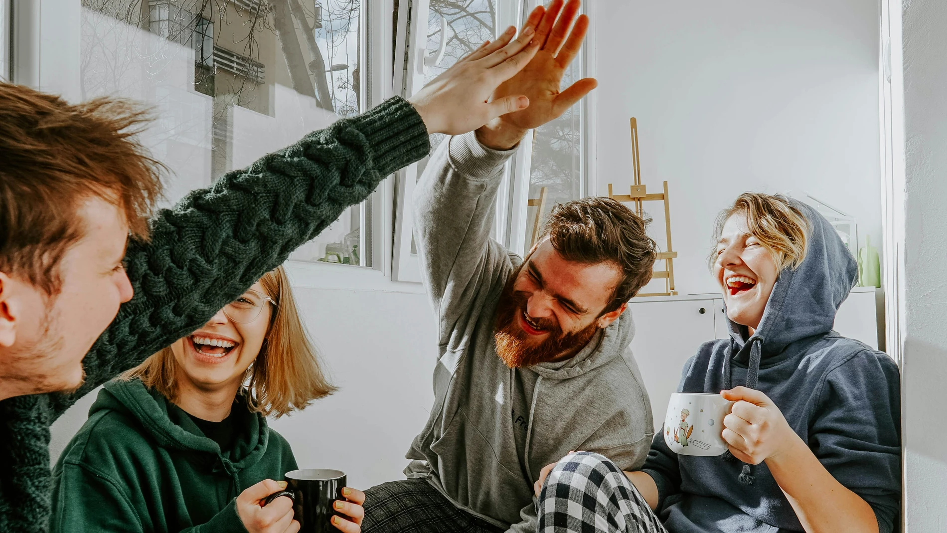 Tu cerebro no se hace adulto cuando tú crees: un estudio de Cambridge revela cuatro grandes giros a lo largo de la vida