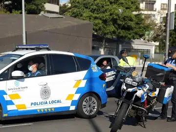 Fuga temeraria en Tenerife con un coche robado que acaba con un menor detenido y tres personas heridas Imagen de archivo de la Policía Local de Santa Cruz de Tenerife