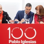 Pedro Sánchez y Pepe Álvarez en un acto por el centenario del fallecimiento de Pablo Iglesias