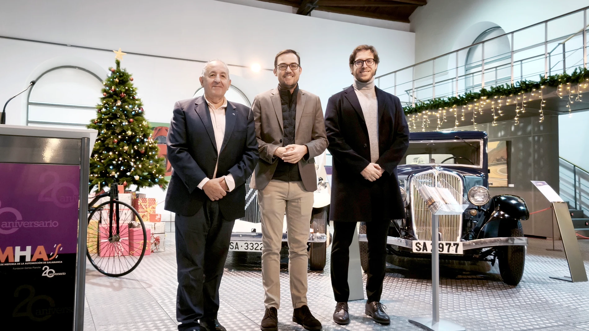 El concejal Ángel Fernández Silva inaugura la nueva exposición del Museo de Historia de la Automoción de Salamanca