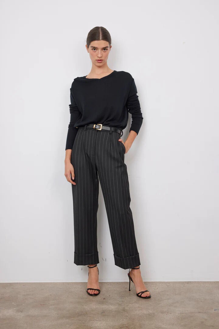 Pantalones Chaplin rectos.