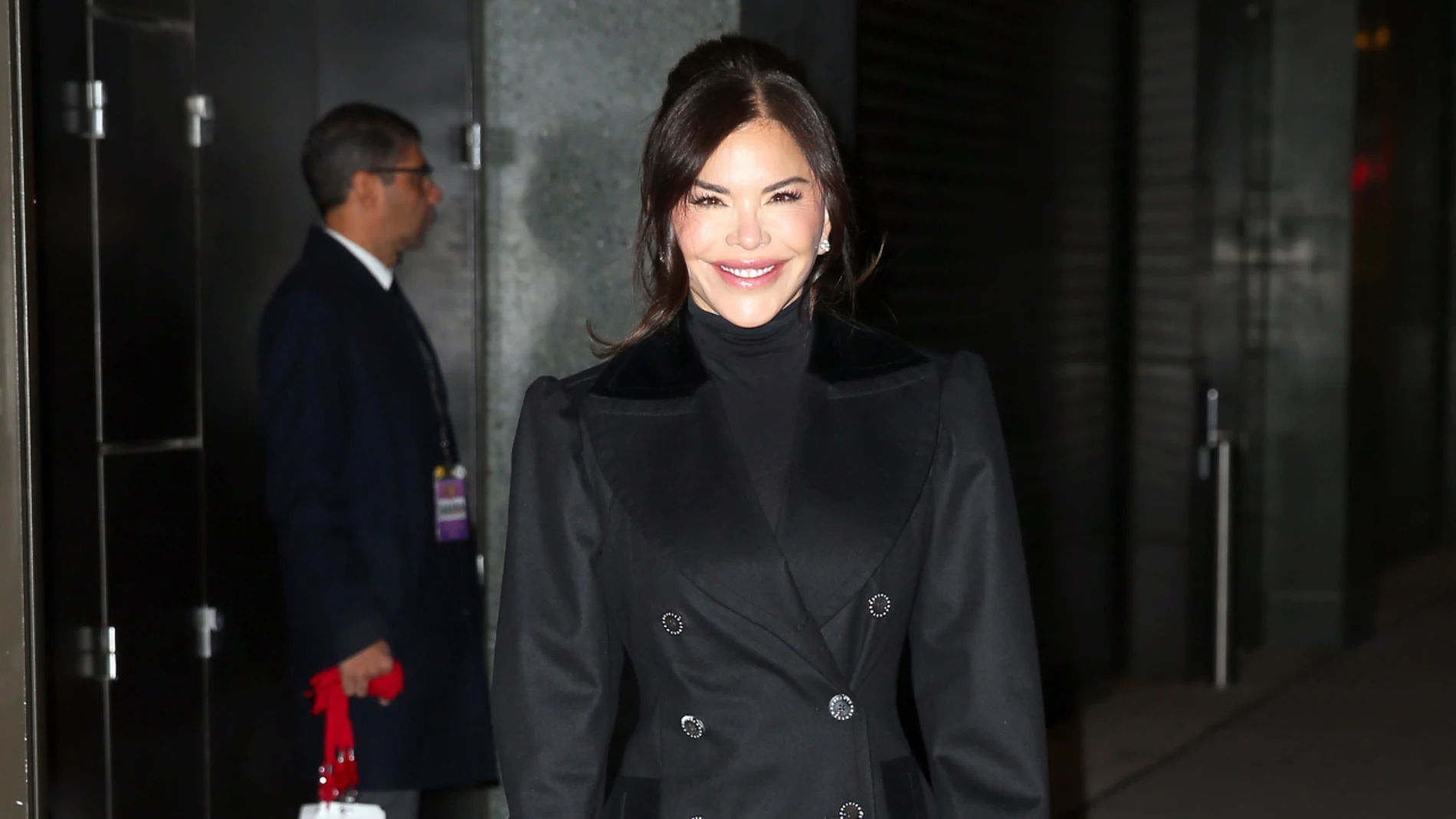 Lauren Sanchez con un look de oficina de lo más calentito.