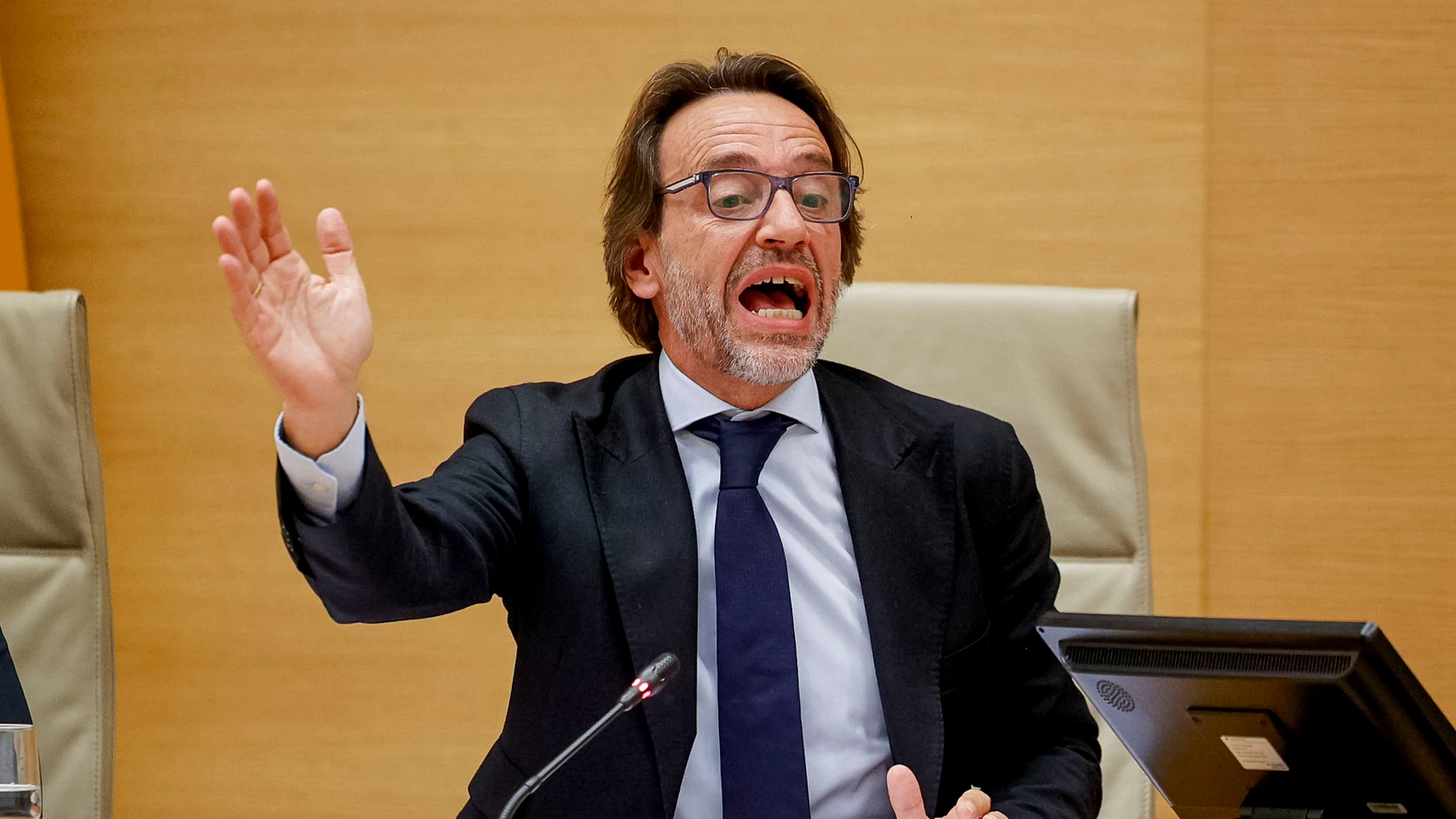 MADRID, 01/12/2025.- José Manuel Cuenca Ais, jefe de gabinete del expresidente de la Comunidad Valenciana Carlos Mazón, comparece este lunes ante la Comisión de la dana en el Congreso de los Diputados. EFE/ Daniel González