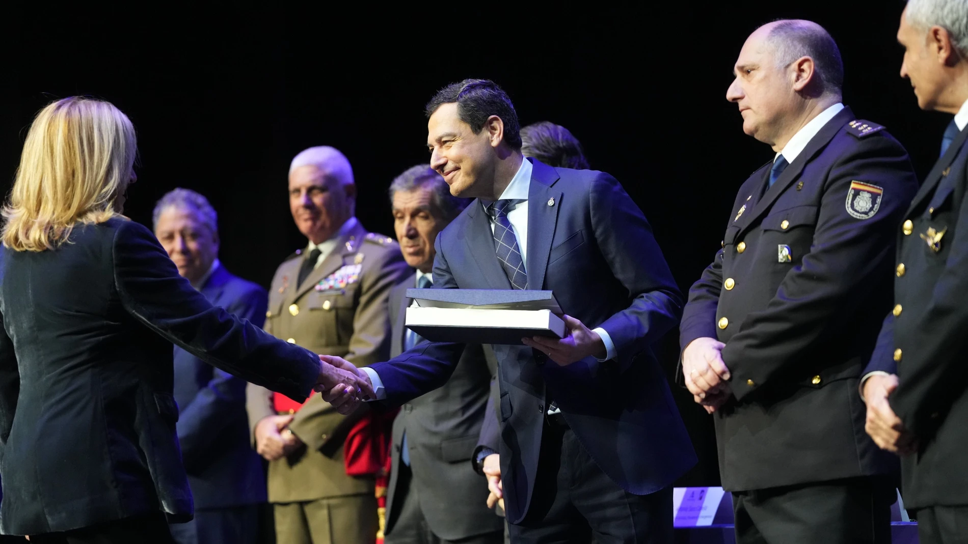 El presidente de la Junta de Andalucía, Juanma Moreno, en el en el acto de imposición de condecoraciones al personal de la Unidad de Policía Adscrita