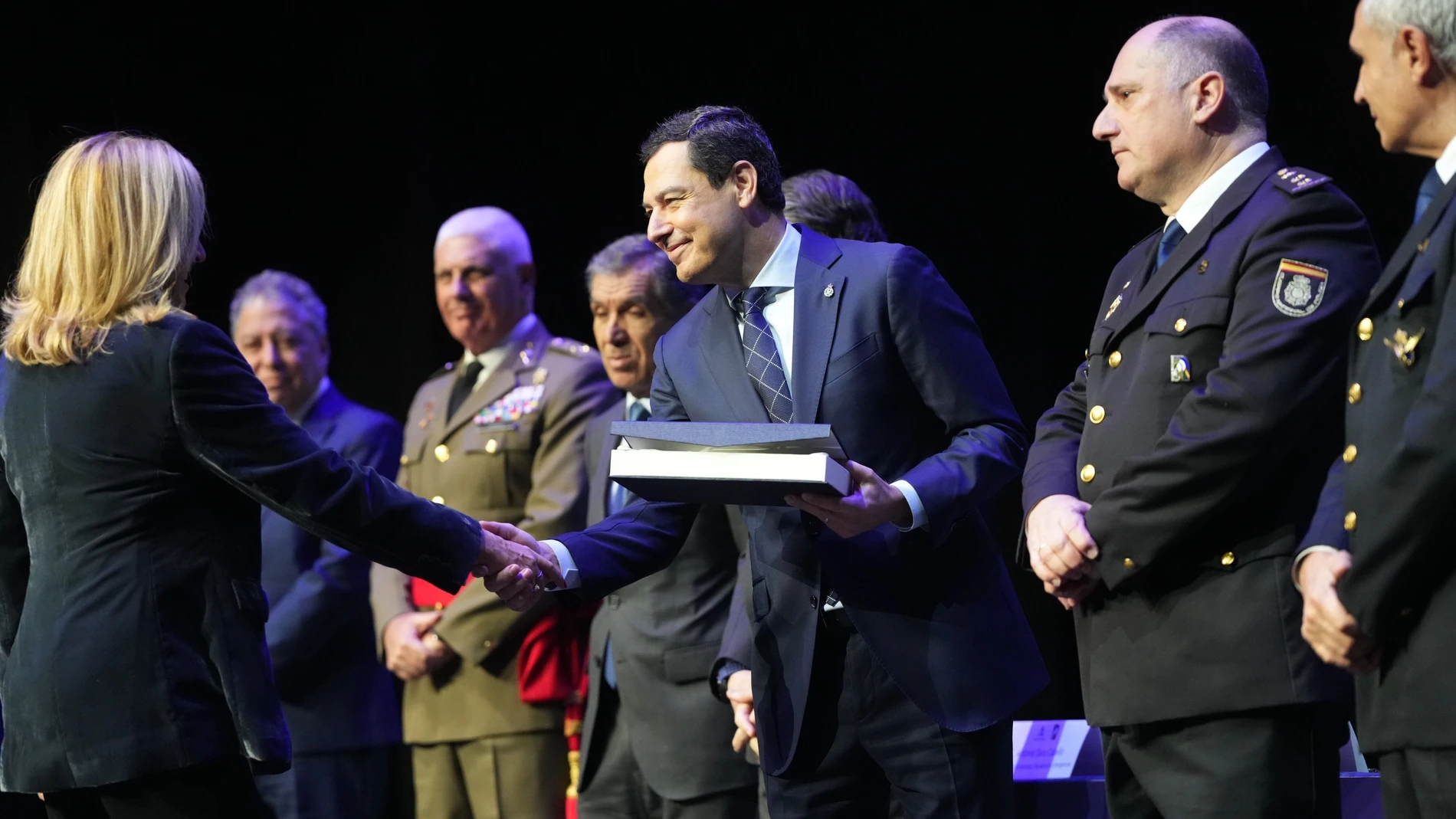 Juanma Moreno, durante el día de la Unidad de Policía Adscrita