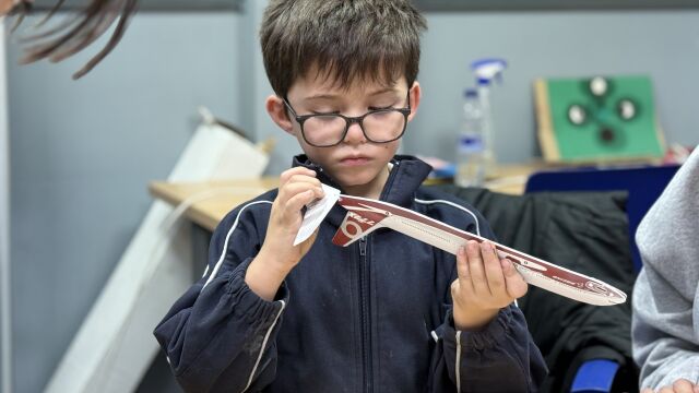 Mateo, uno de los niños que acude al programa "Volando Juntos"