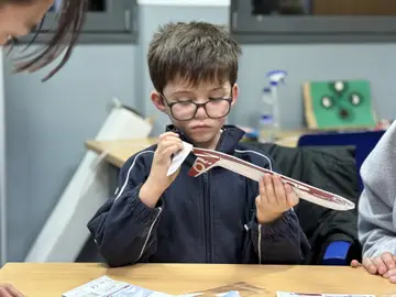 Mateo, uno de los niños que acude al programa "Volando Juntos" Mateo, uno de los niños que acude al programa "Volando Juntos"