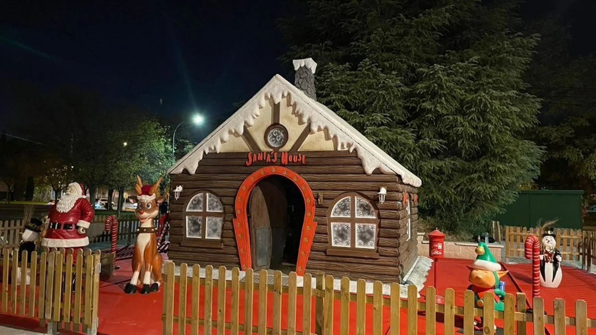 El municipio enciende este lunes la Navidad con más de un millón de luces y 24 figuras gigantes