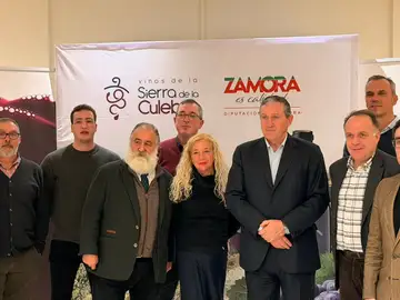 El presidente de la Diputación de Zamora, Javier Faúndez, presenta los vinos de Sierra de la Culebra El presidente de la Diputación de Zamora, Javier Faúndez, presenta los vinos de Sierra de la Culebra