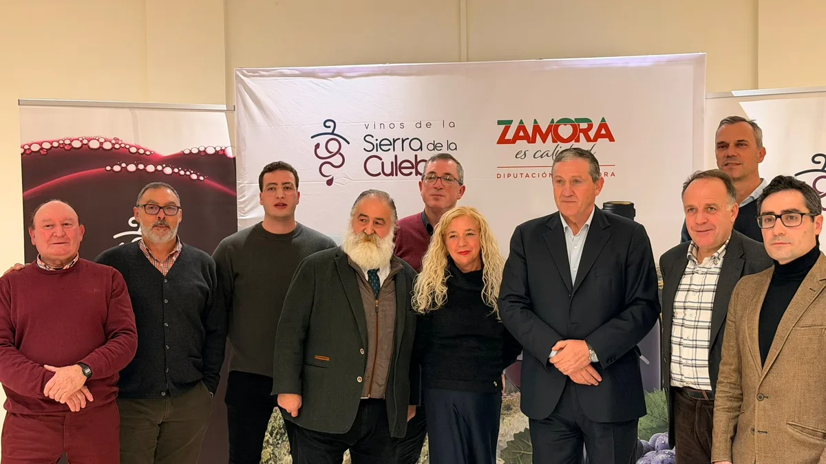 El presidente de la Diputación de Zamora, Javier Faúndez, presenta los vinos de Sierra de la Culebra