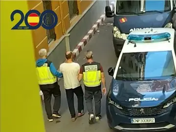 La Policía custodia al detenido La Policía custodia al detenido