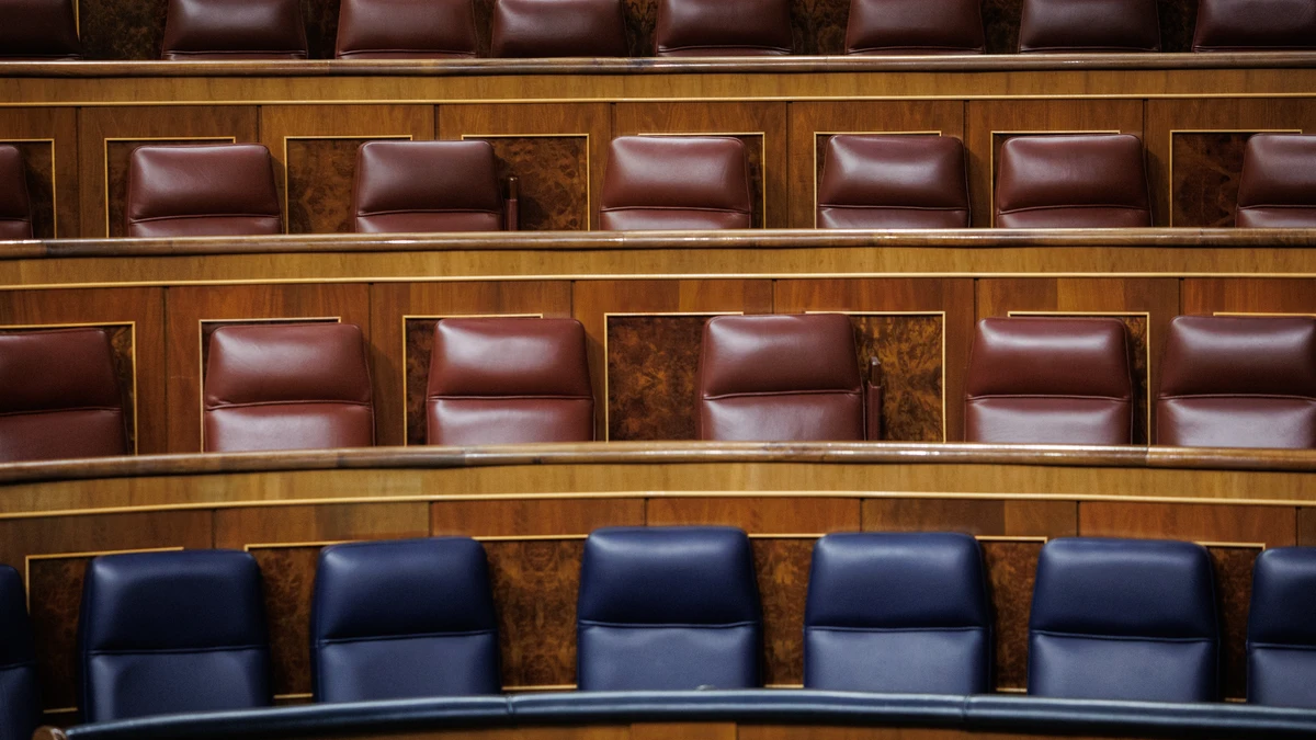 El Congreso recupera su actividad con un minuto de silencio sin Diputación Permanente