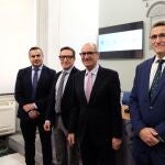 Javier Iglesias, Juan Manuel Corchado y Víctor Manuel Martín tras la firma del acuerdo