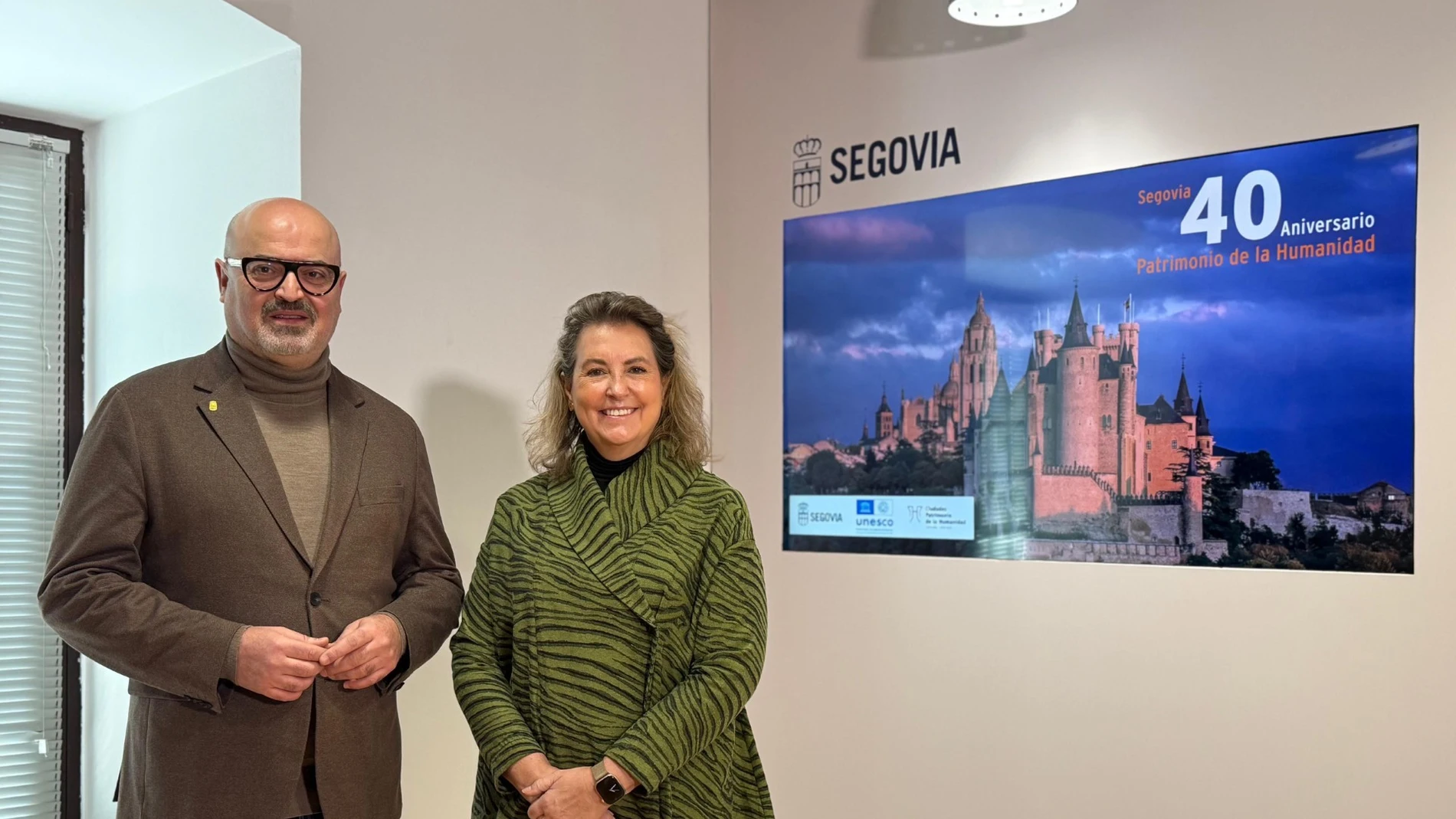 La concejala de Turismo, May Escobar y el concejal de Cultura, Juan Carlos Monroy, presentan la programación