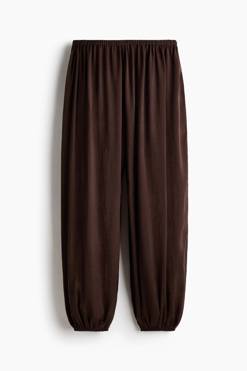 Pantalón de satén globo.