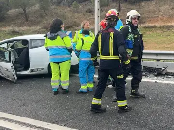 Tres heridos, uno muy grave, en un choque frontolateral entre dos vehículos en la M-501, en Navas del Rey Tres heridos, uno muy grave, en un choque frontolateral entre dos vehículos en la M-501, en Navas del Rey