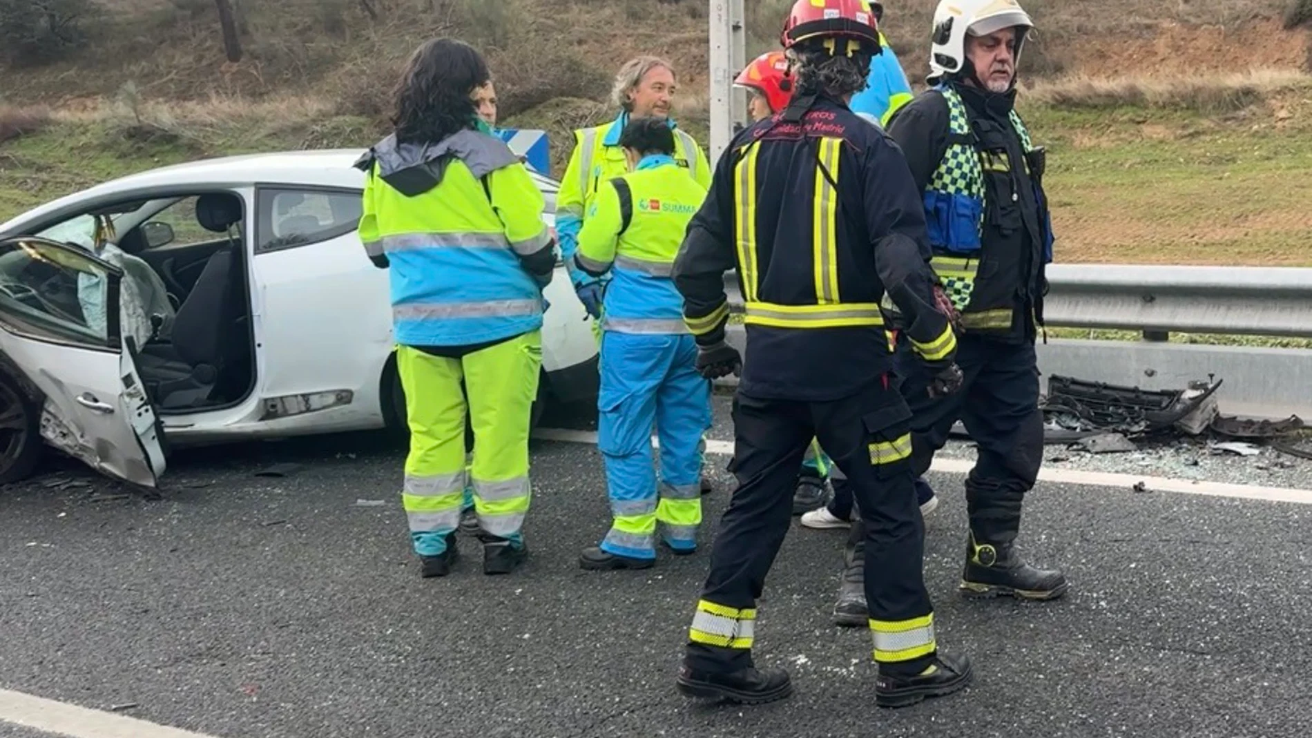 Tres heridos, uno muy grave, en un choque frontolateral entre dos vehículos en la M-501, en Navas del Rey