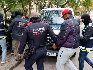 Operación en marcha de Mossos y Policía Nacional contra la banda de los Trinitarios