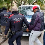 Operación en marcha de Mossos y Policía Nacional contra la banda de los Trinitarios