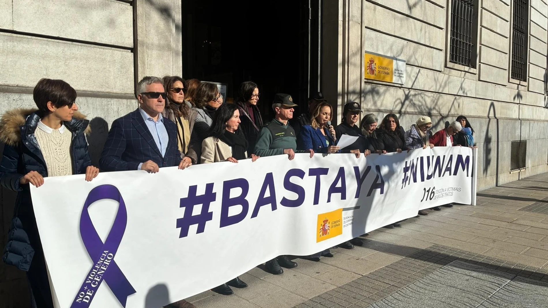 Delegación del Gobierno en Cantabria guarda un minuto de silencio por la última víctima de violencia de género en MadridREMITIDA / HANDOUT por DELEGACIÓN DEL GOBIERNOFotografía remitida a medios de comunicación exclusivamente para ilustrar la noticia a la que hace referencia la imagen, y citando la procedencia de la imagen en la firma02/12/2025