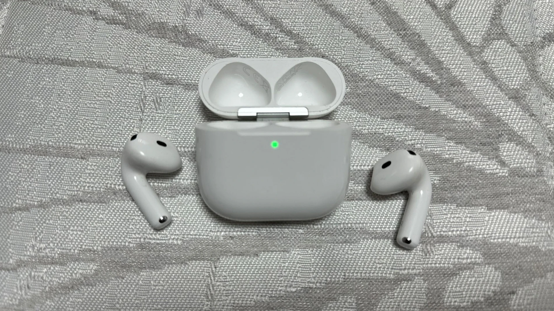 AirPods 4